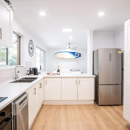 Pet Friendly Battery Hill Home Away From Home Caloundra Exterior photo