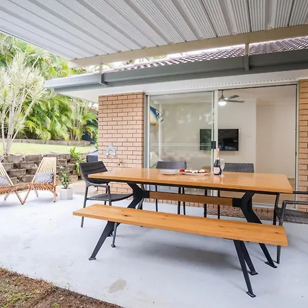Pet Friendly Battery Hill Home Away From Home Caloundra Exterior photo