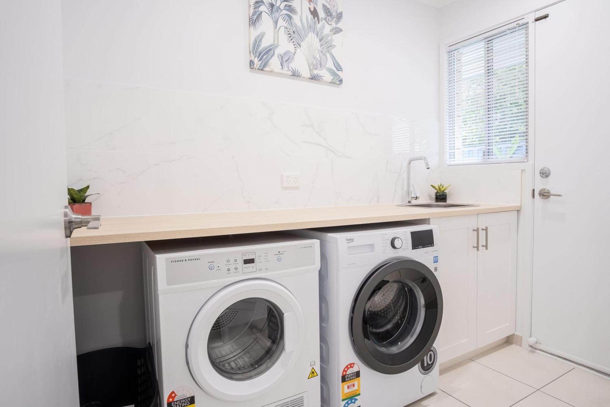 Pet Friendly Battery Hill Away From Holiday home Caloundra