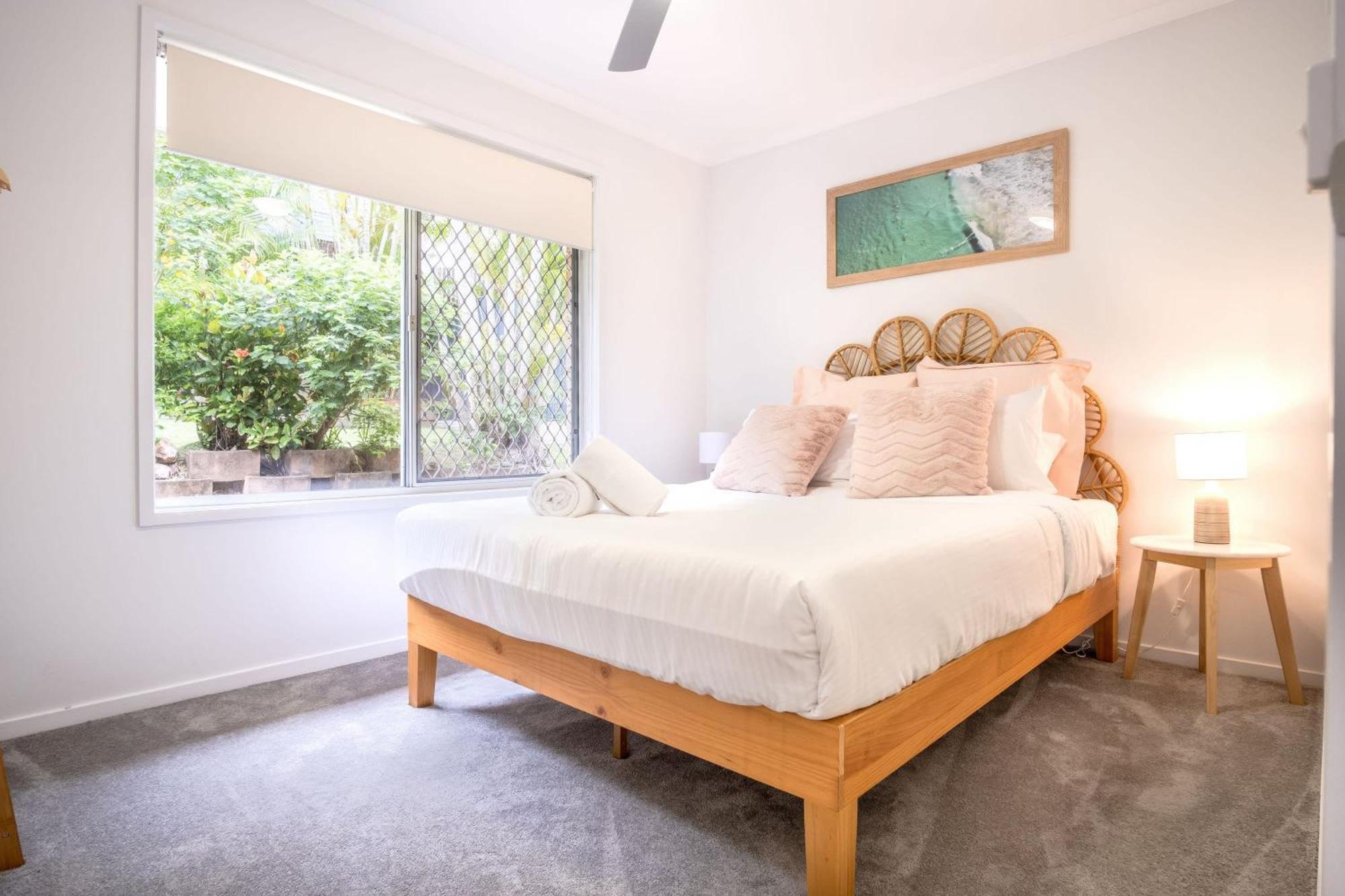 Pet Friendly Battery Hill Away From Holiday home Caloundra